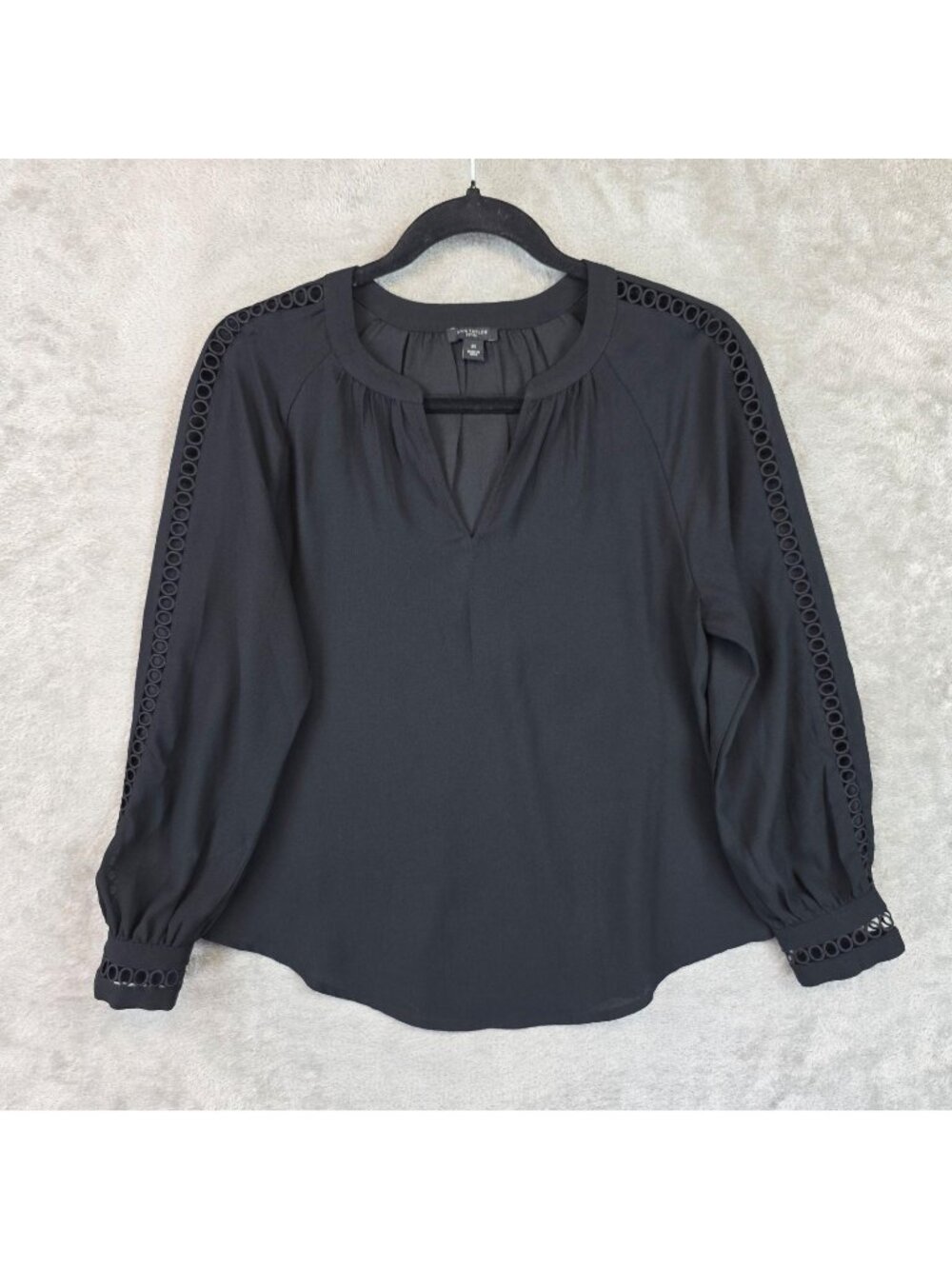 Ann Taylor Blouse Womens XS Petite Black V Neck Long Raglan Sleeve Crochet Trim - Picture 1 of 9